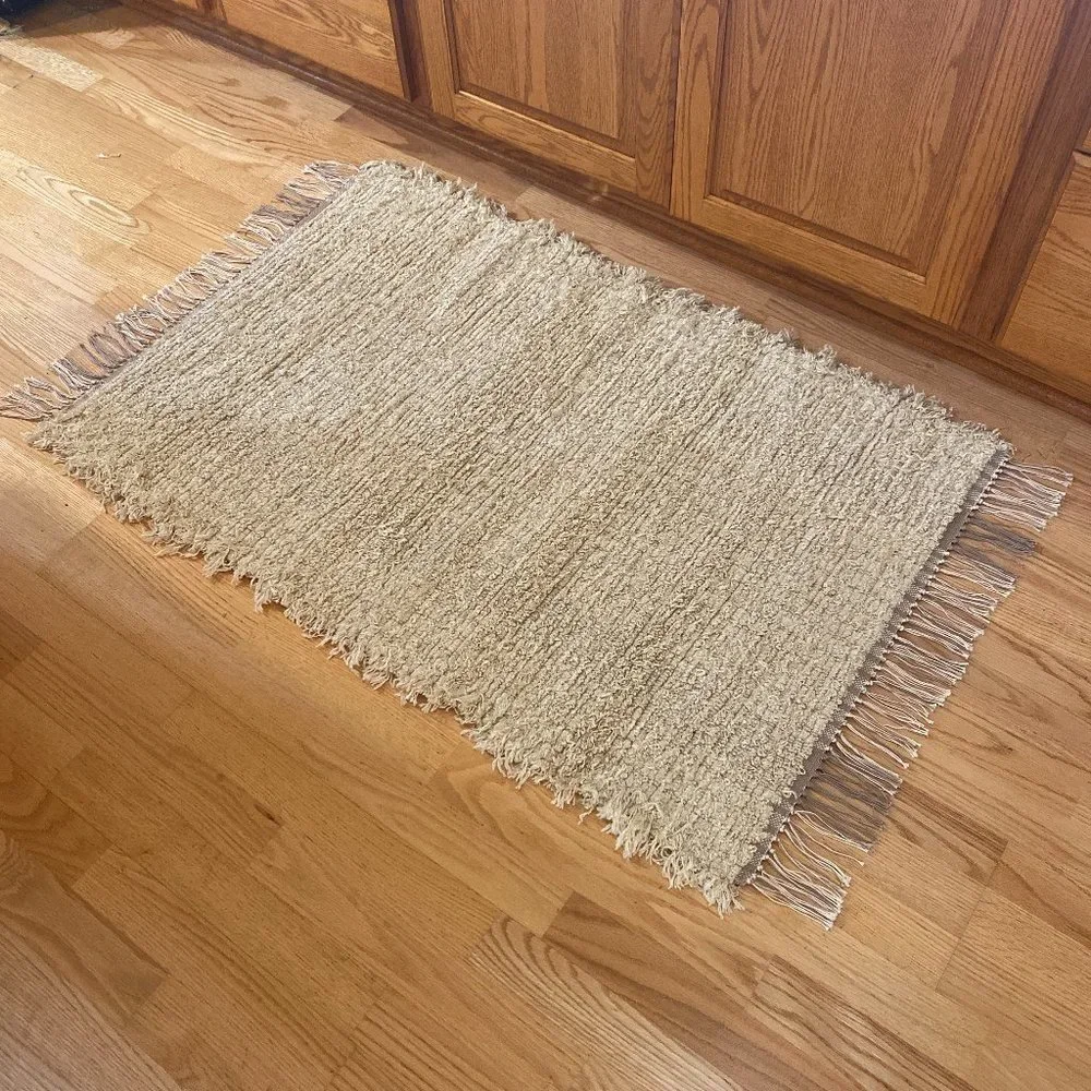 Throw Rug - Picture 9 of 13